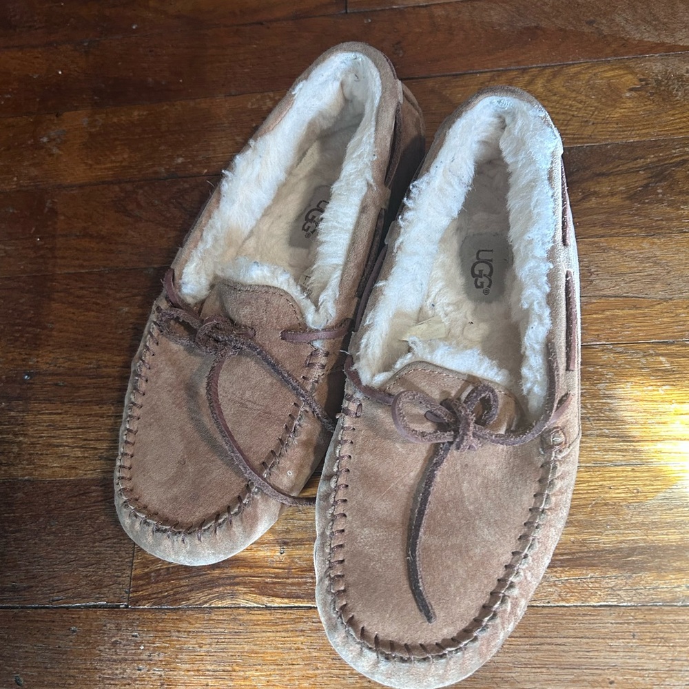 UGG Women's Tan Suede Slippers/Moccasins Shearling fur lined